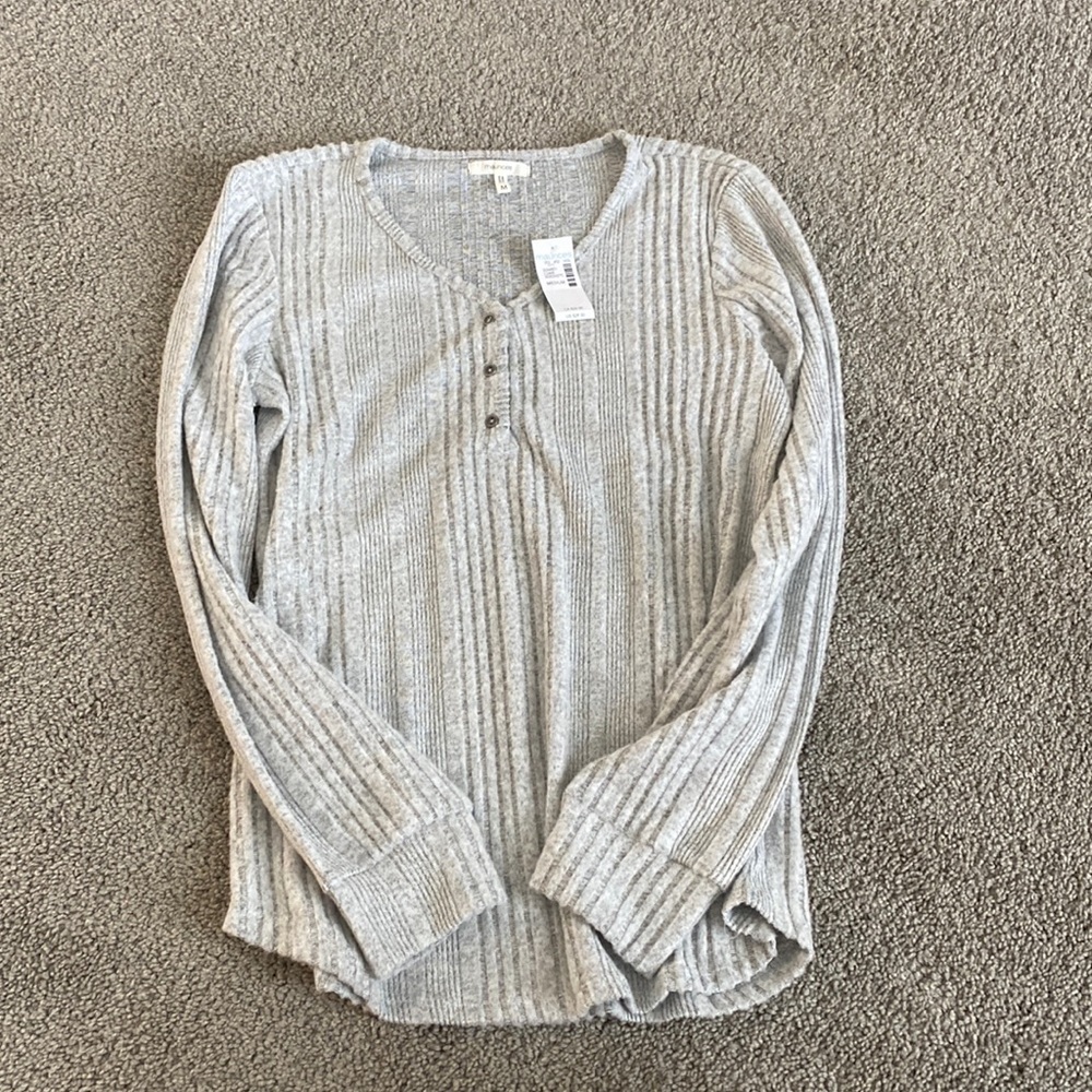 Maurices NWT medium gray top